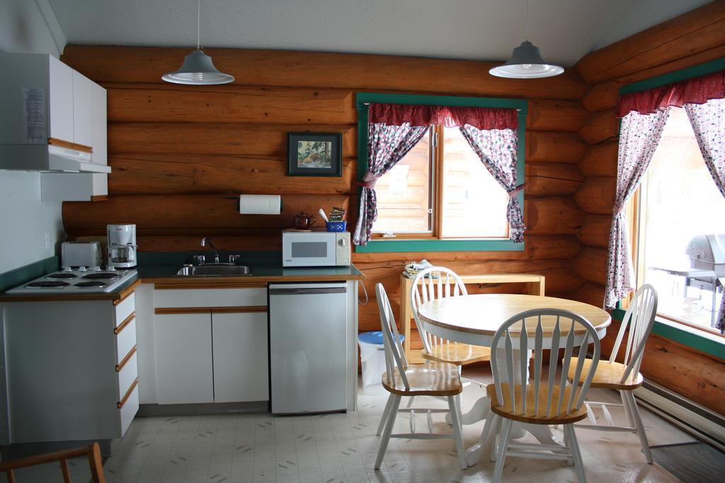 Twin Peaks Resort Valemount Buitenkant foto