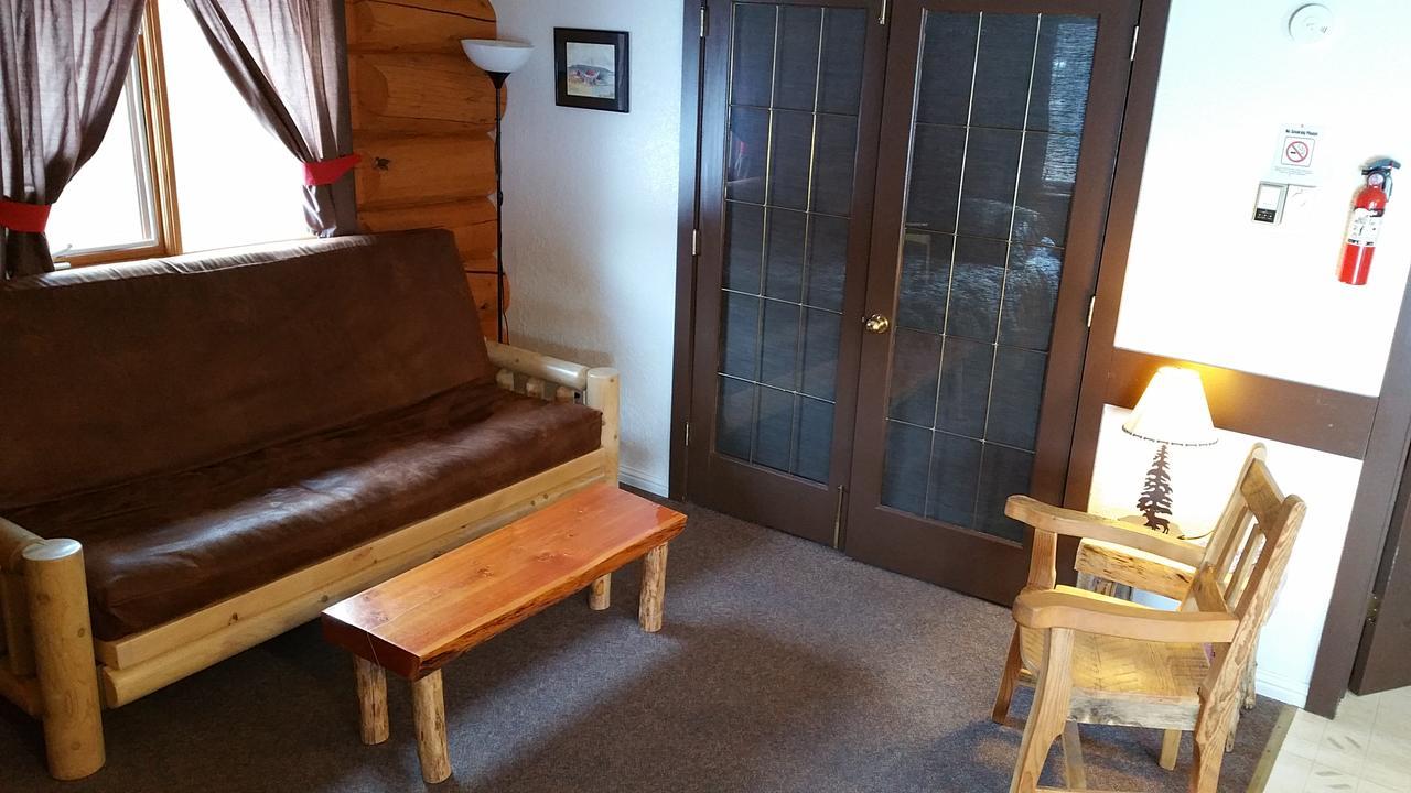 Twin Peaks Resort Valemount Buitenkant foto